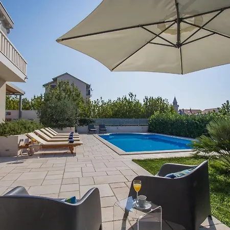 Luxury Night And Day With Pool Lägenhet