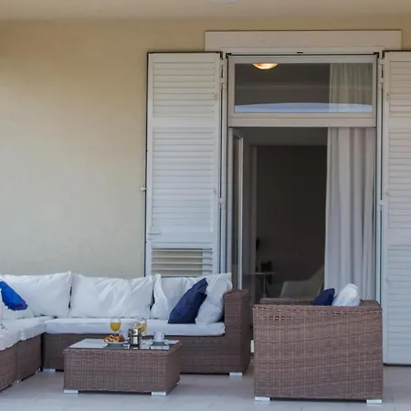 Luxury Night And Day With Pool